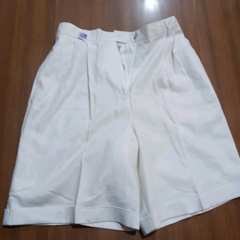 TALBOTS WOMANs White LINEN  SHORTS SIZE 14 Pleated